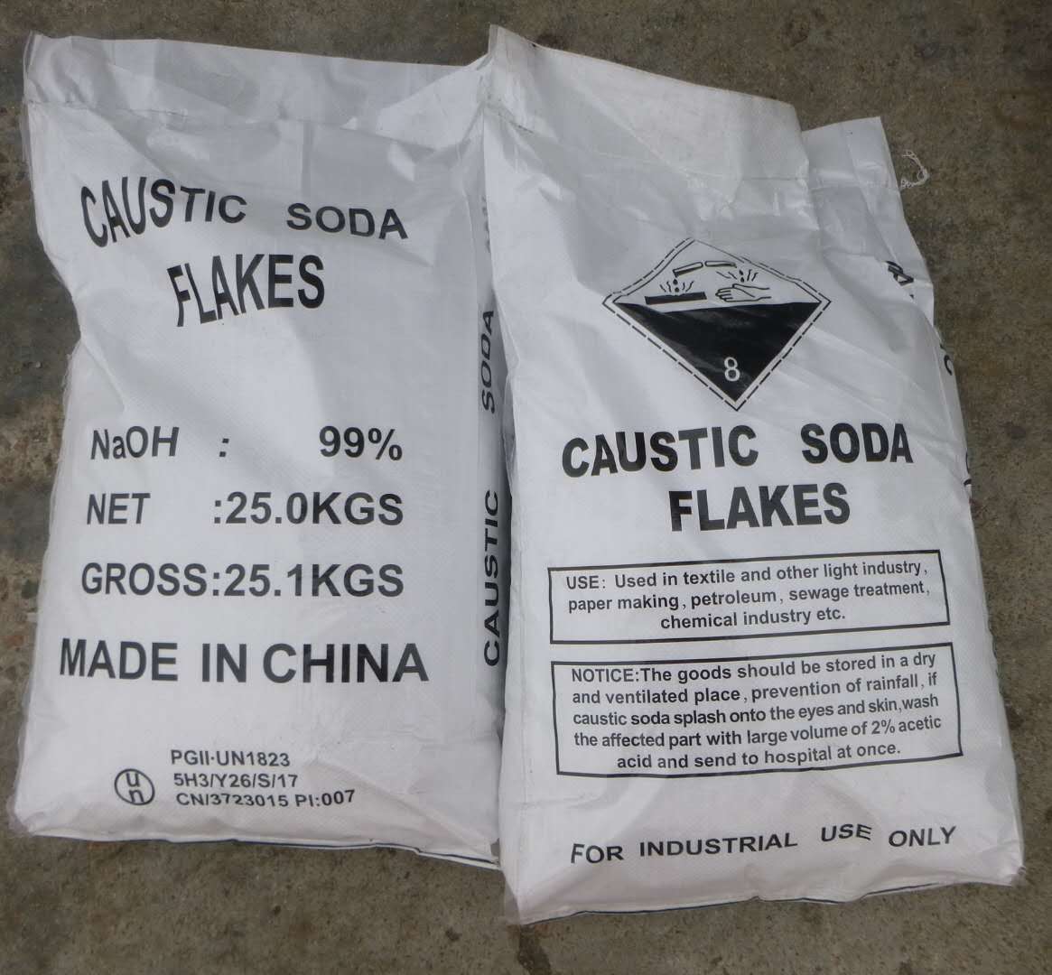 Caustic soda flakes