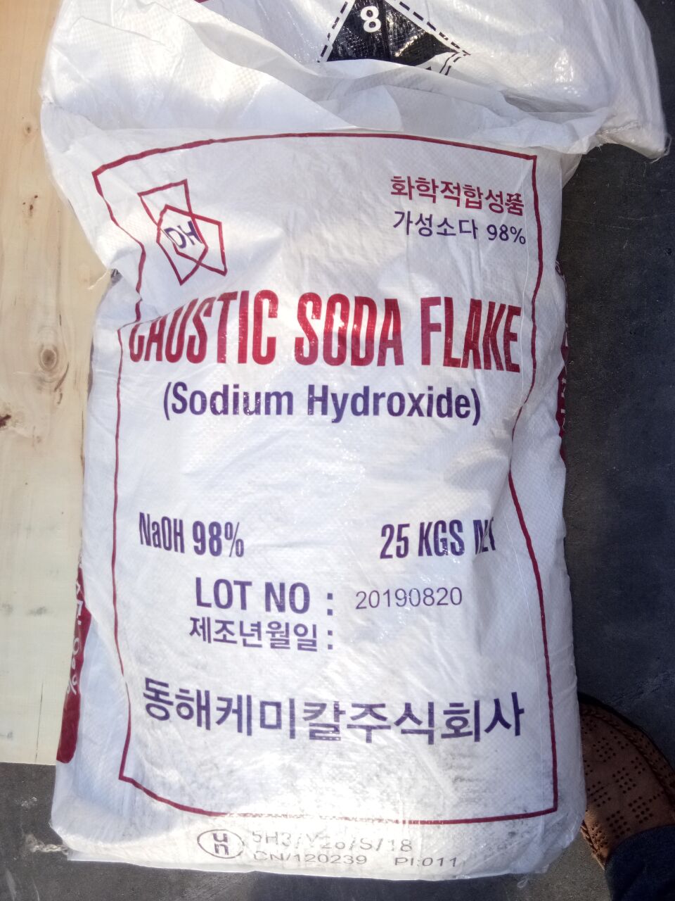 Caustic soda flakes